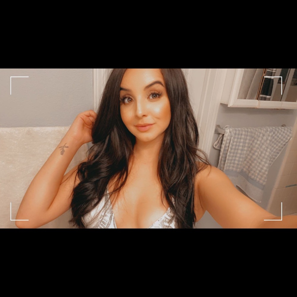 Meet your Posher, Selena